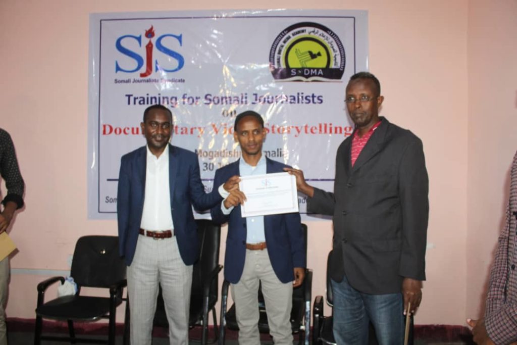 Somali Journalists Syndicate (SJS) in partnership with Somali Digital Media Academy (SODMA) on Thursday 8 August 2019 concluded a two-week course on Documentary Video Storytelling in Mogadishu.