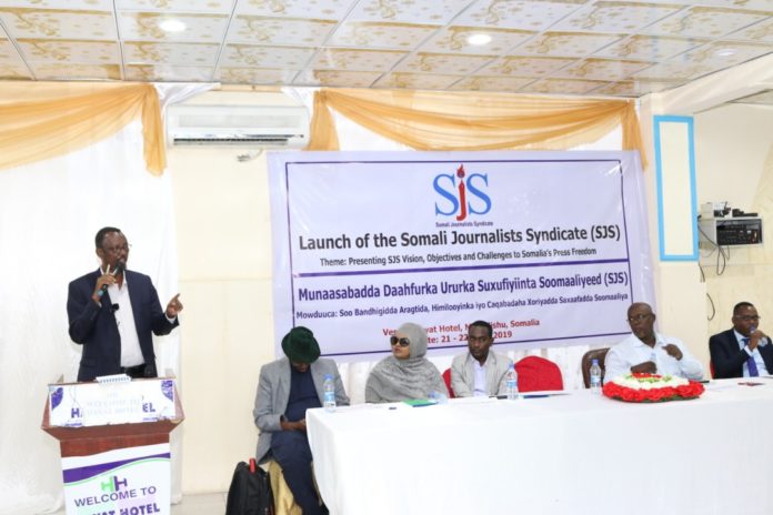 Senator Nadiir Jama, Chairperson of Upper House Sub-committee on Media, Social and Cultural Affairs, Somali Federal Parliament speaks during SJS Congress in Mogadishu, June 22, 2019. | Photo credit SJS.