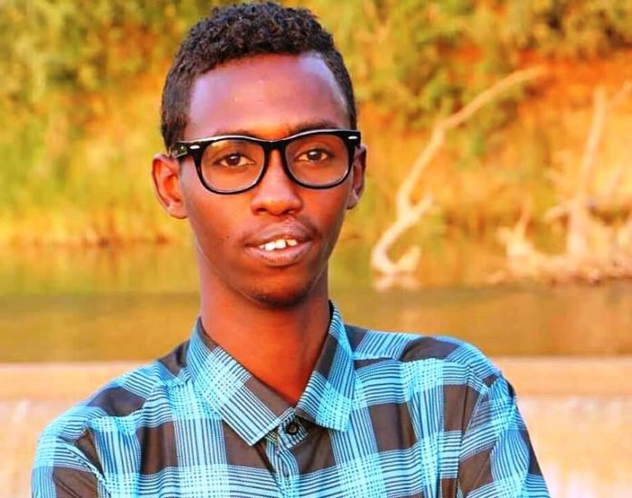 Freelance journalist and member of SJS, Abdiaziz Hassan Moalim (aka Folyarey) was detained after covering violent protest in Jowhar, Hirshabelle State. | Photo/courtesy.
