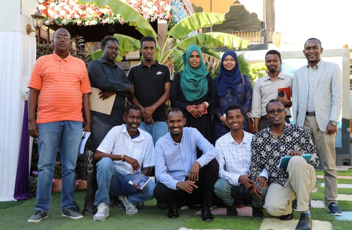 SJS Executive Committee pose for a photogroup session after end of their bi-annual meeting in Mogadishu