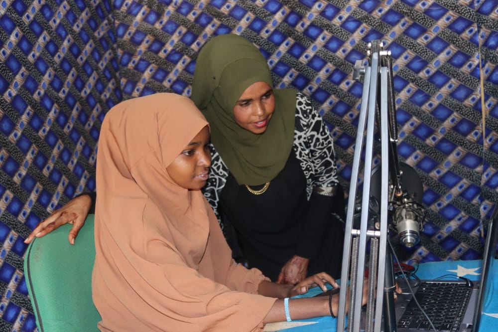 SJS Gender Affairs Secretary, Hinda Jama and Radio Warsan journalist Shukri Bidhan during SJS visit to Baidoa, South West State Somalia. | Photo/ SJS.