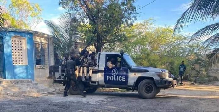 Somali police officers on duty.