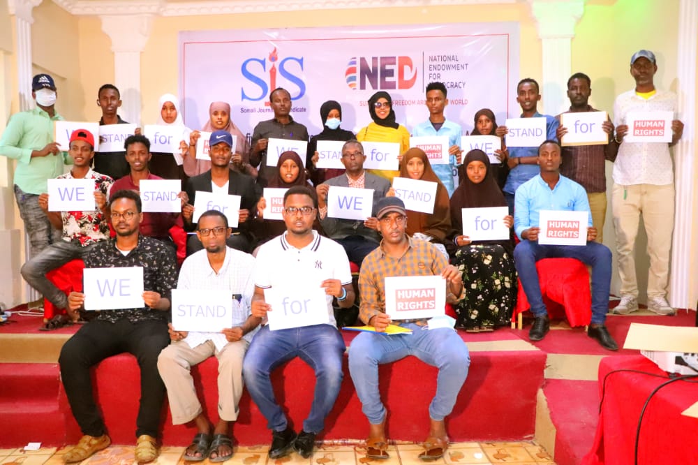 Participants and trainers make a pledge to stand for human rights during the conclusion of a three-day SJS human rights journalism training in Kismayo, Thursday 23 September 2021. | PHOTO CREDIT/SJS. 