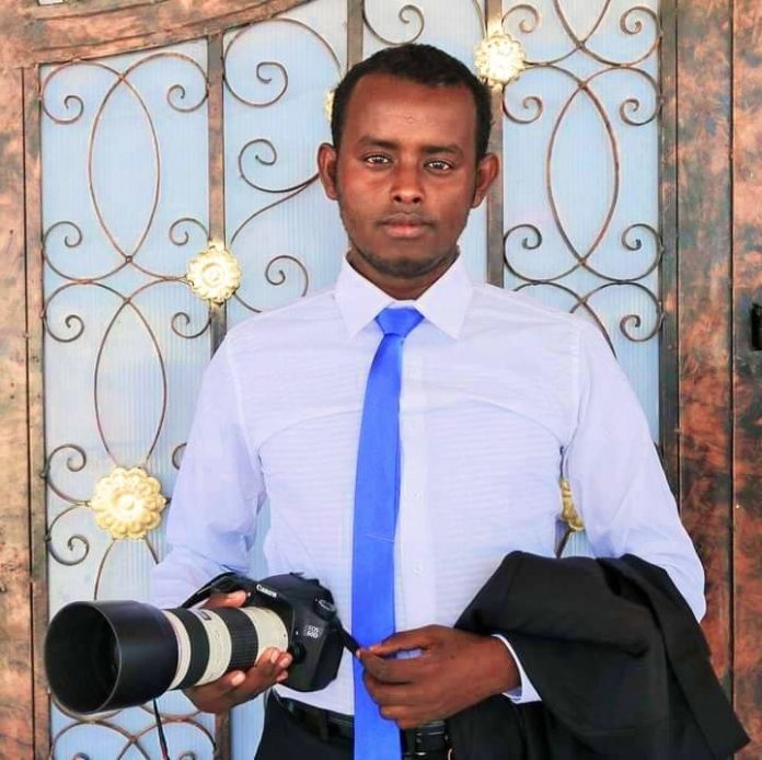 Halbeed Media reporter, Mowlid Ismail Diged was detained in Lasanod while covering Somaliland police forceful evictions on Saturday 2 September 2021.