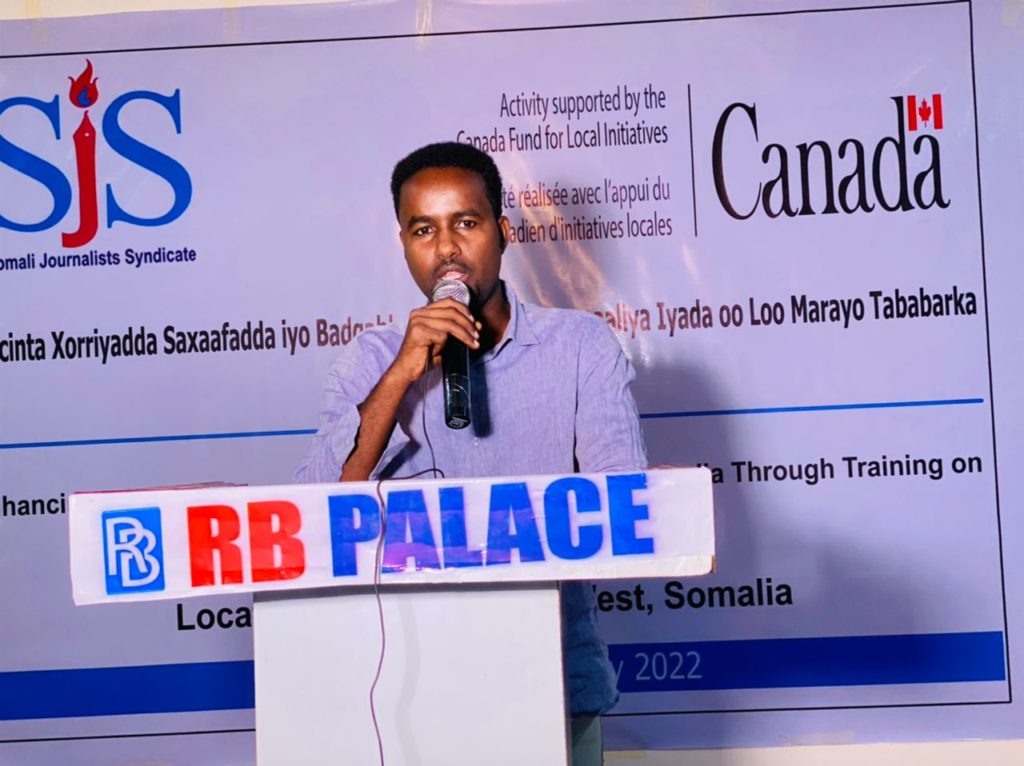 Omar Mustafa, one of the directors of South West State Ministry of Information, speaks at the conclusion of three-day journalists safety training supported by Canada Fund for Local initiatives (CFLI) in Baidoa, on Wednesday 16 February, 2022. |PHOTO/SJS.