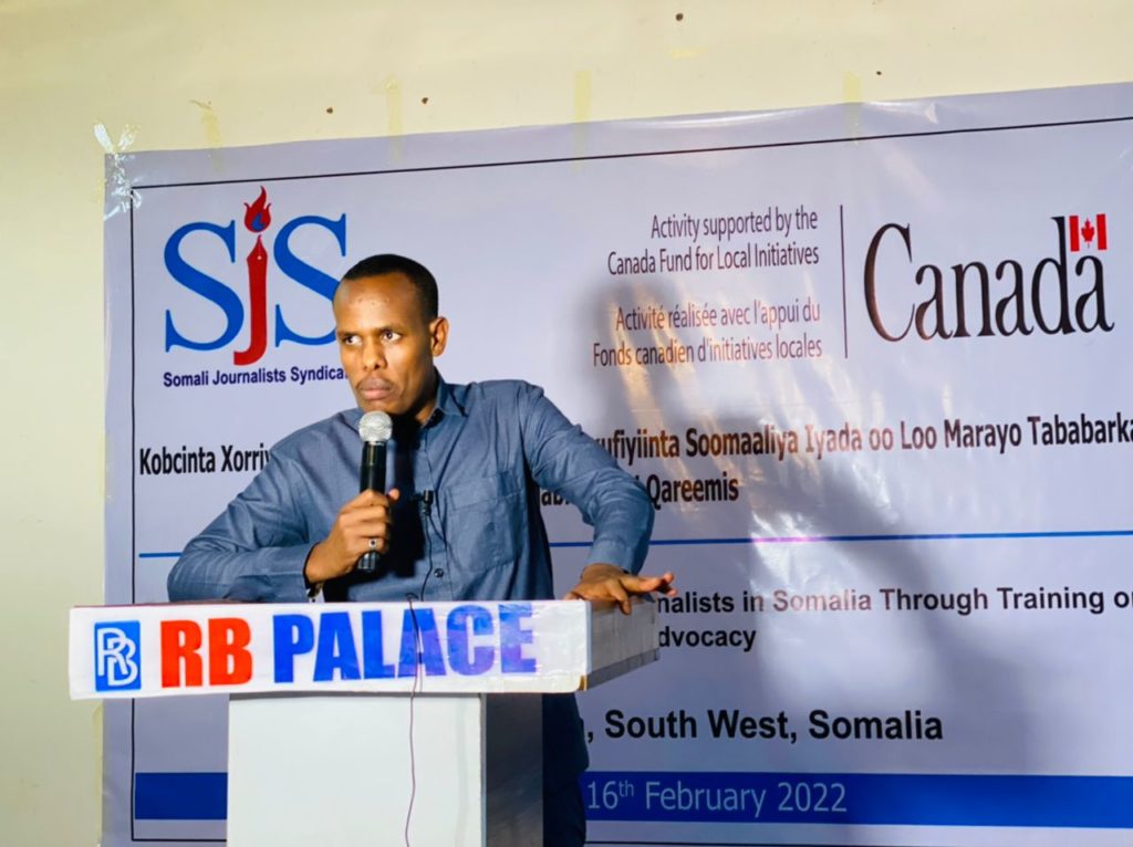 Adan Hassan Osman, SJS Press Freedom Coordinator in South West State, speaks at the conclusion of three-day journalists safety training supported by Canada Fund for Local initiatives (CFLI) in Baidoa, on Wednesday 16 February, 2022. |PHOTO/SJS.