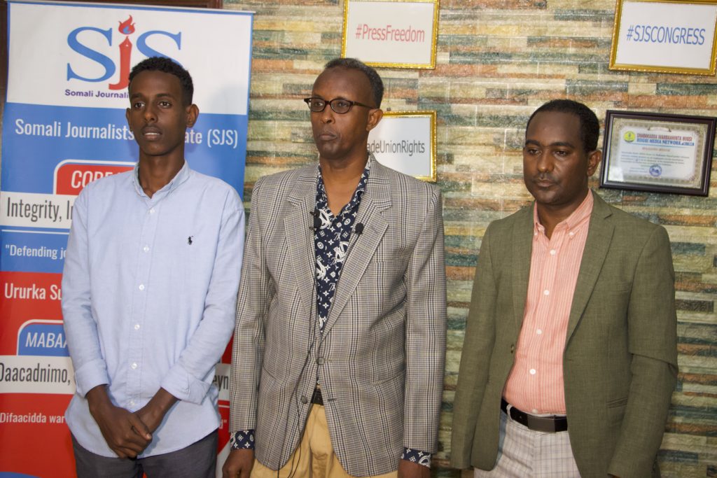 SJS legal representative, Avv. Abdirahman Hassan Omar (centre), SJS Secretary-General, Abdalle Mumin (right) and Sharma'arke Abdinur Wehliye speak at the a press conference in Mogadishu, Sunday 19 June, 2022. | PHOTO/SJS.