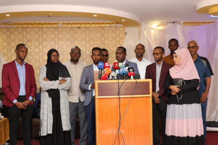 Somali Independent media houses and journalists issue a joint communique addressing the state of freedom of expression and human rights in Somalia on Saturday, 4 June, 2022. | PHOTO/SJS.