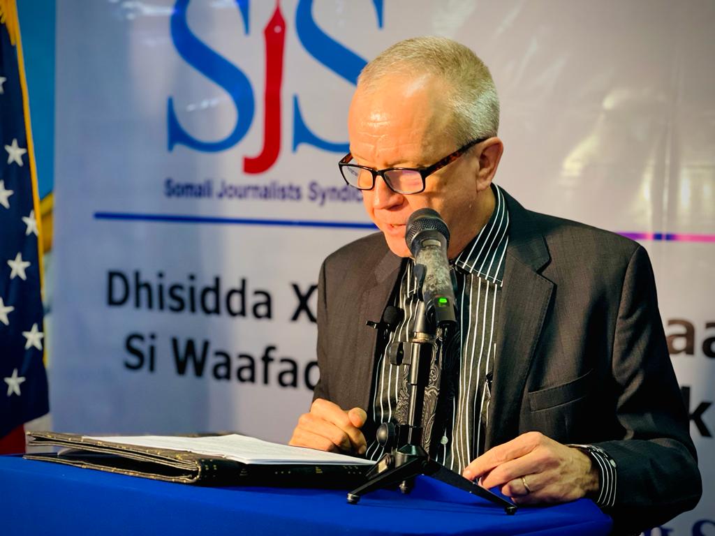 Ambassador, Larry André speaks during the conclusion of SJS journalists training in Mogadishu on Wednesday, 27 July, 2022 | PHOTO/SJS.