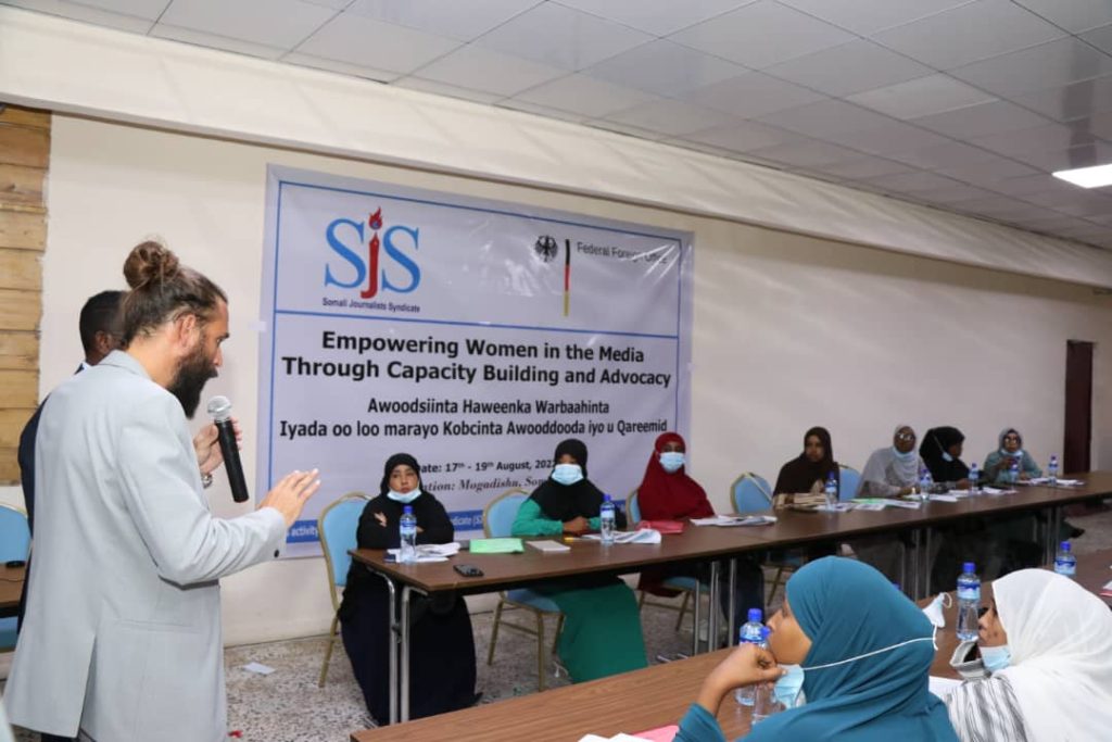 The Deputy Ambassador of the Germany Embassy in Somalia, Mr. Sascha Andreas engages with the participants after joining one of the training sessions during a three-day training of women journalists supported by German Embassy, on Thursday 18 August, 2022. | PHOTO/SJS.