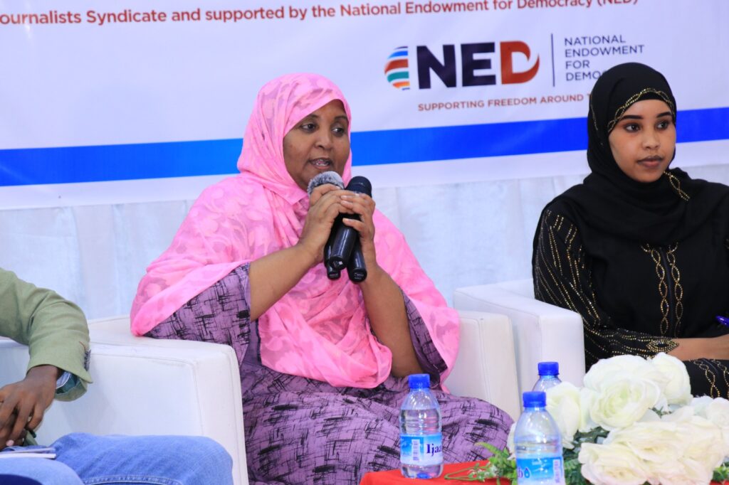 Prominent women rights activist, Asho Omar Mohamud (Geesdiir) speaks during a panel discussion on human rights held in Mogadishu, Somalia on 10 December, 2023. |Photo/SJS.