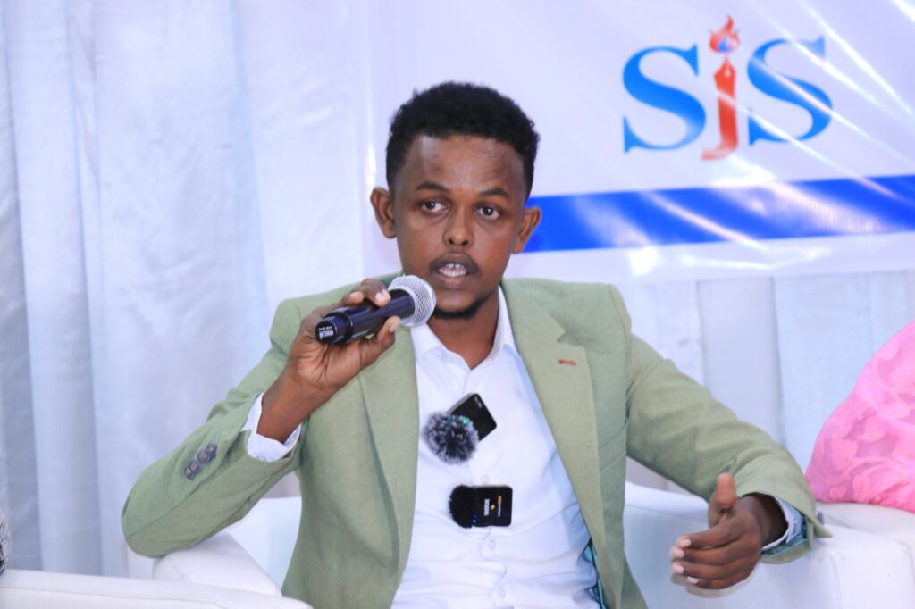 Journalist Hussein Mohamed speaks during a panel discussion on human rights held in Mogadishu, Somalia on 10 December, 2023. |Photo/SJS.