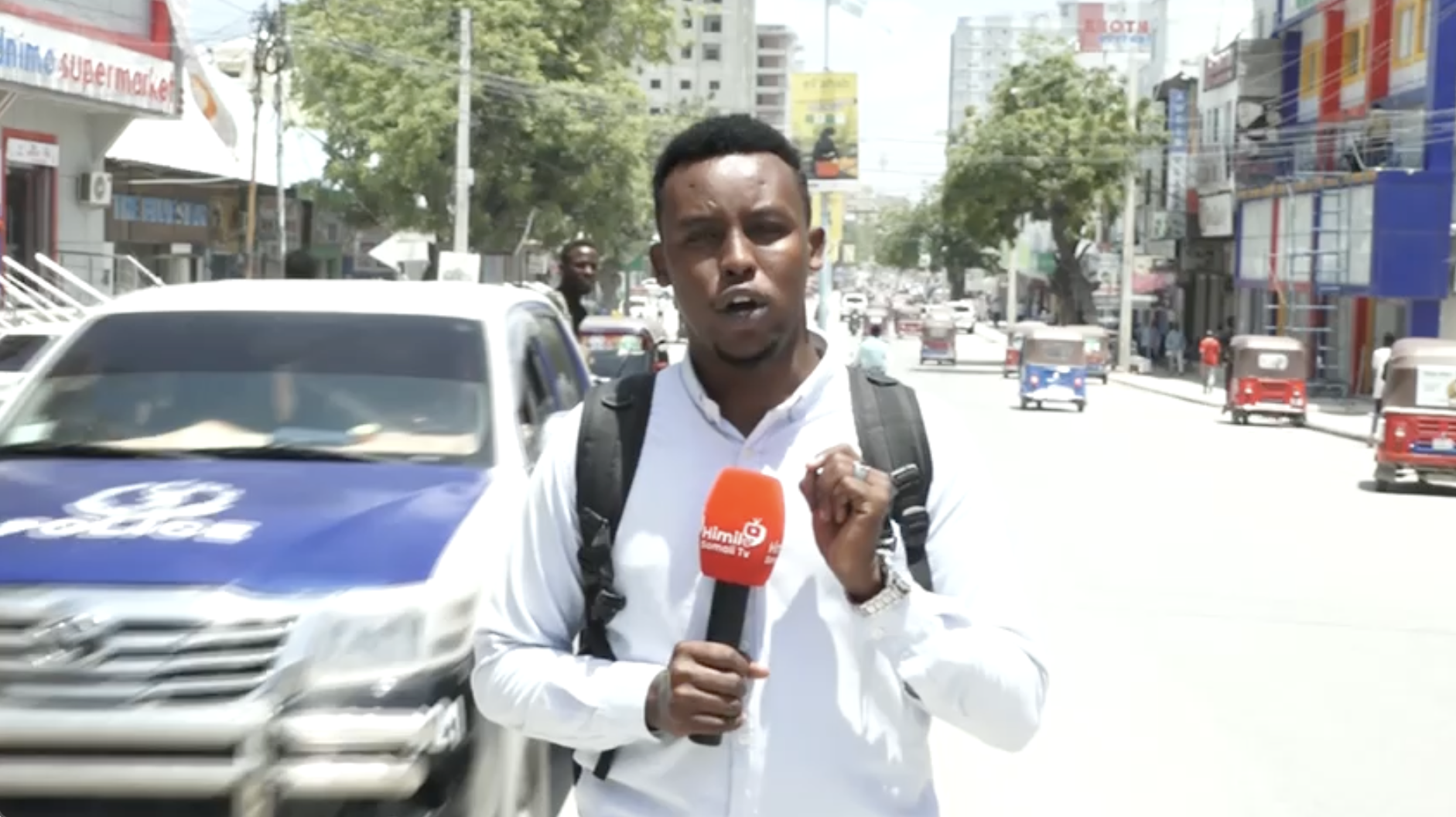 Himilo TV reporter Nur Abdirahman was recording piece to camera when police car interfered his reporting on Monday 19 August, 2024. | PHOTO/ SJS.