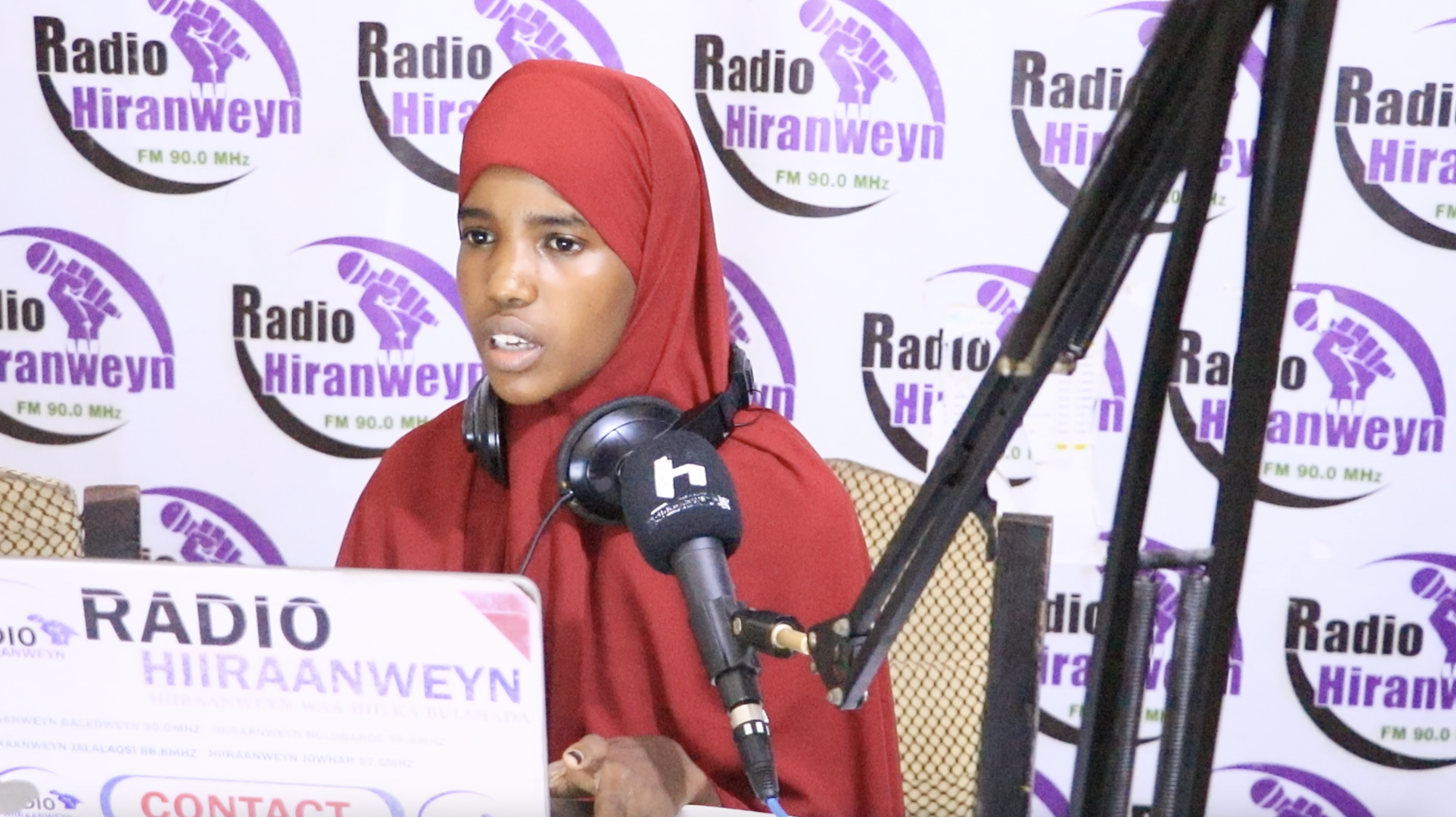 Rowda Hussein Ali, a journalist with HiranWeyn Radio in Beledweyne, speaks to SJS after completing a three-day training on climate change reporting. | PHOTO/SJS.