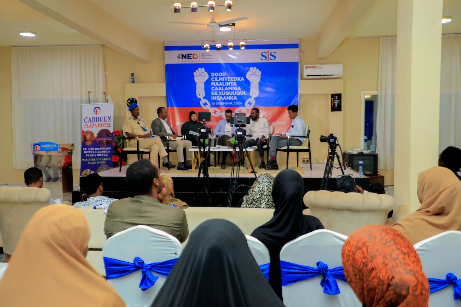 Participants from various sectors of society—including journalists, representatives of the IDP community, women’s groups, youth representatives, police, human rights activists, and business leaders—raised critical questions about the state of freedoms in Puntland. | PHOTO/SJS.