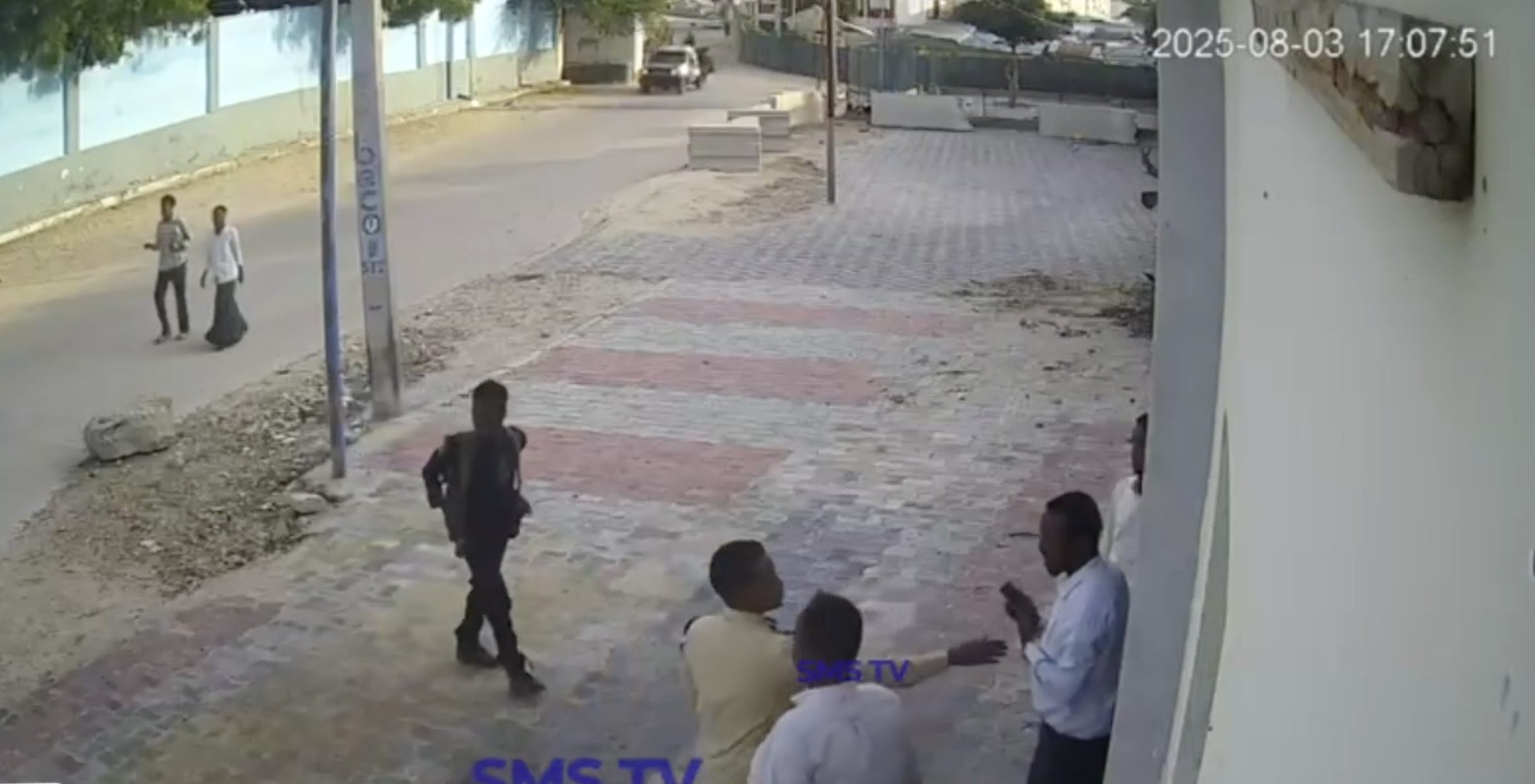 The raid was led by Abdi Ali, the commander of Mogadishu’s security checkpoints, who has previously been involved in the raid on Radio Risaala in March this year, as per SJS sources corroborated with CCTV footage. Abdi Ali is a known officer who defected from the Al-Shabaab militant group before joining the Somali police force.