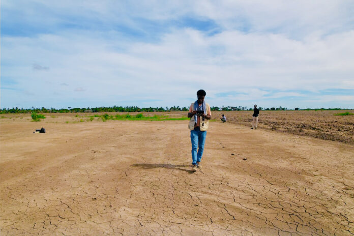 Journalist Abdullahi Hussein Kilas conducts field reporting in Yoontoy village, 30km north of Kismayo, Jubaland, documenting the impacts of climate change on local communities. | PHOTO/ABDULLAHI HUSSEIN.