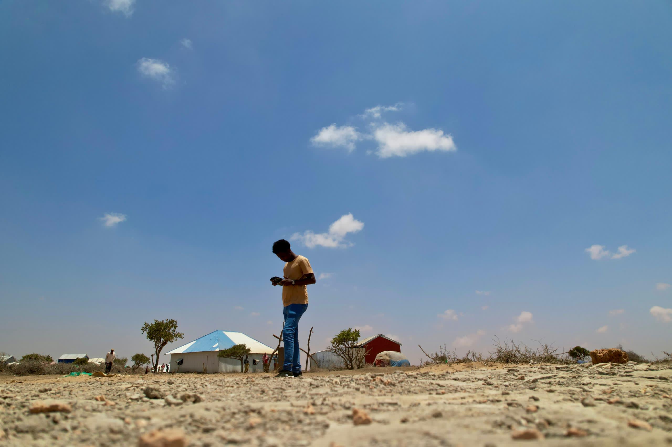 Local journalist Abdullahi Hussein Kilas reporting from the outskirts of Kismayo, Jubaland State. Photo: Abdullahi Hussein Kilas. Local journalist Abdullahi Hussein Kilas reporting from the outskirts of Kismayo, Jubaland State. Photo: Abdullahi Hussein Kilas.